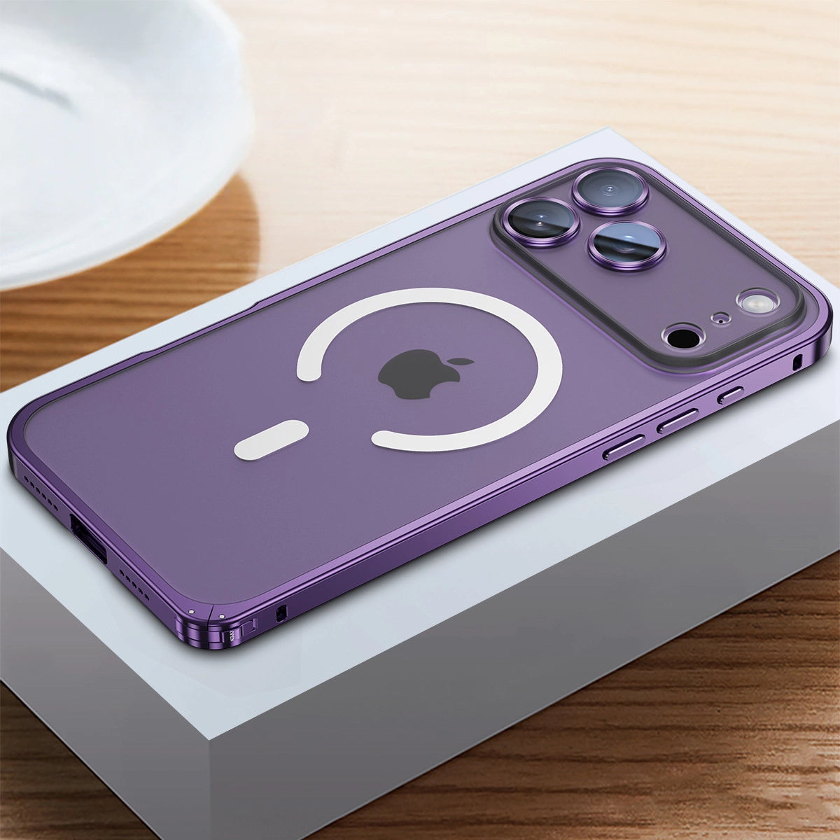 New iPhone 17 Series Seahorse Buckle Metal Frame Anti-drop Lens Protective Case